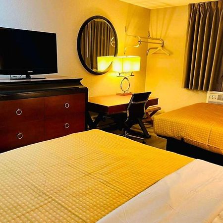 Super 8 By Wyndham Benton Harbor St Joseph Hotel ภายนอก รูปภาพ