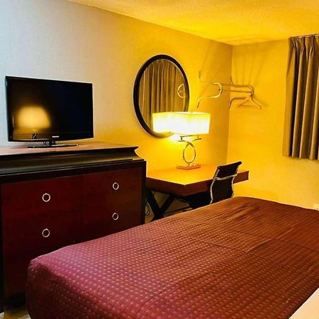 Super 8 By Wyndham Benton Harbor St Joseph Hotel ภายนอก รูปภาพ