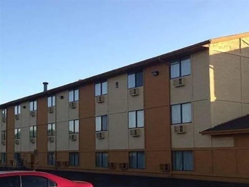 Super 8 By Wyndham Benton Harbor St Joseph Hotel ภายนอก รูปภาพ