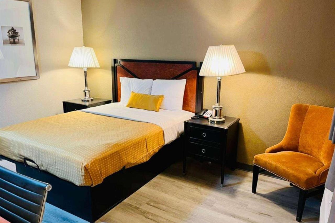 Super 8 By Wyndham Benton Harbor St Joseph Hotel ภายนอก รูปภาพ