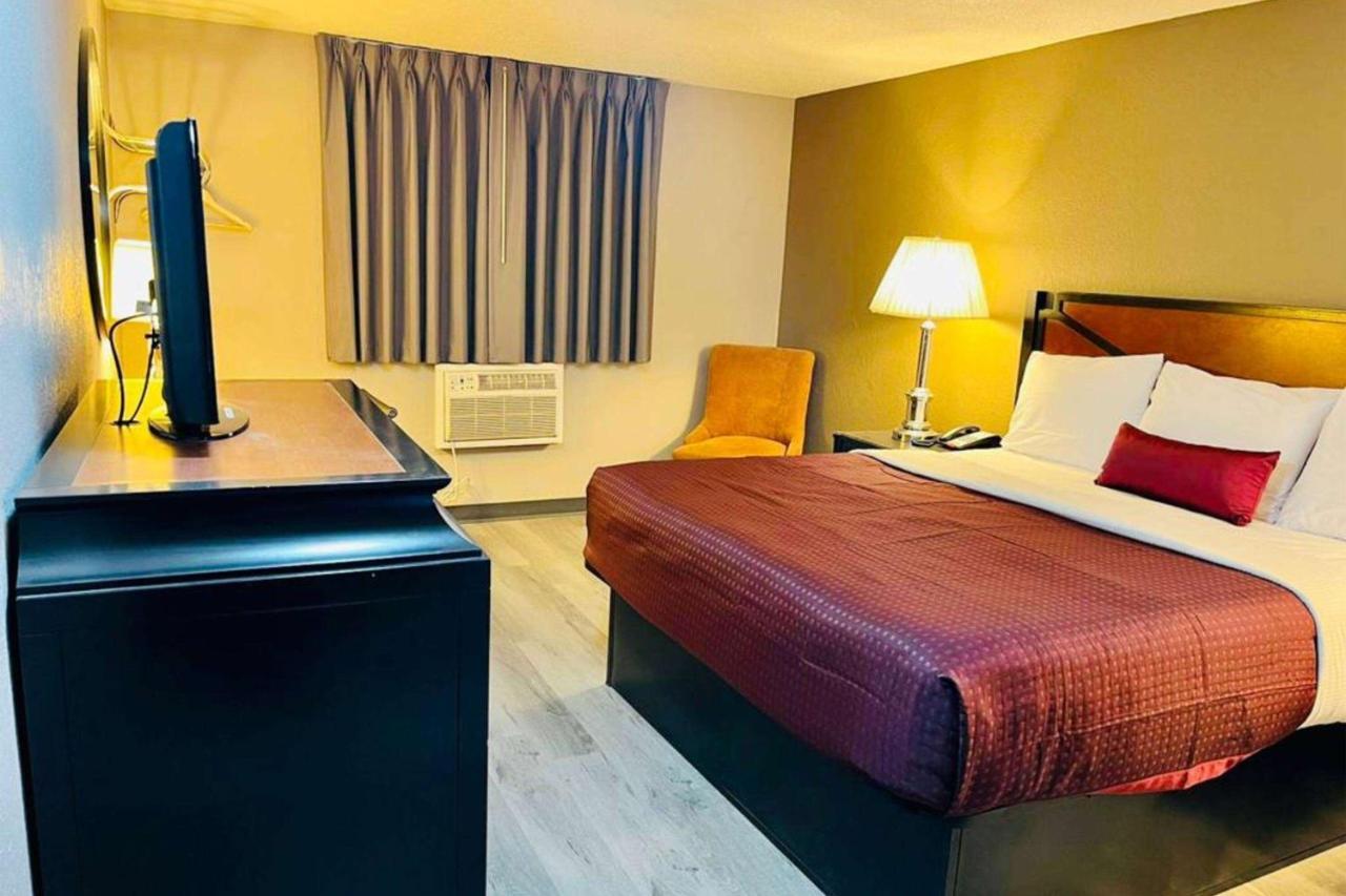 Super 8 By Wyndham Benton Harbor St Joseph Hotel ภายนอก รูปภาพ