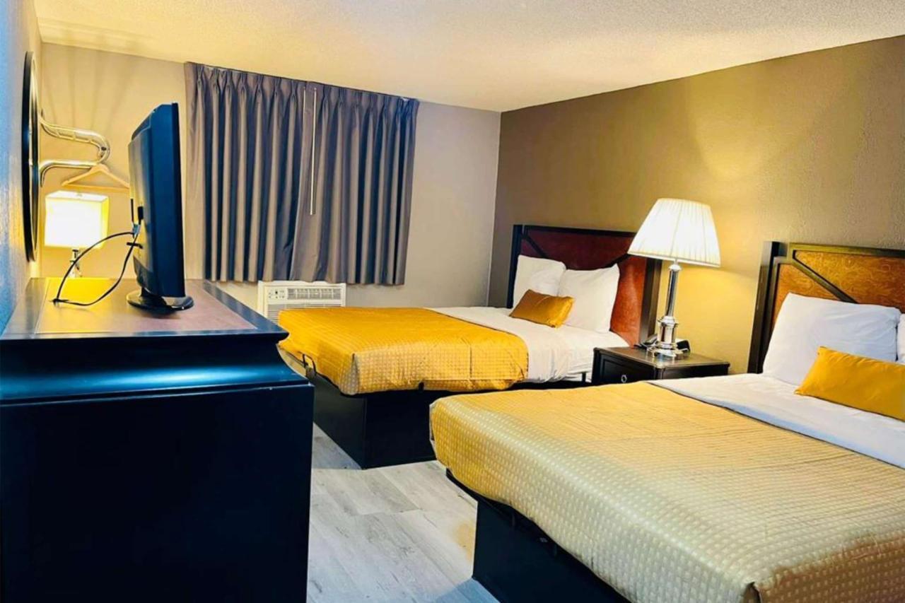 Super 8 By Wyndham Benton Harbor St Joseph Hotel ภายนอก รูปภาพ