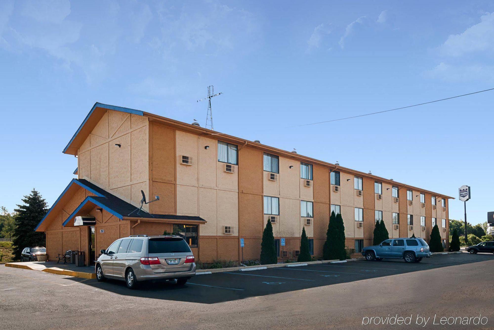 Super 8 By Wyndham Benton Harbor St Joseph Hotel ภายนอก รูปภาพ