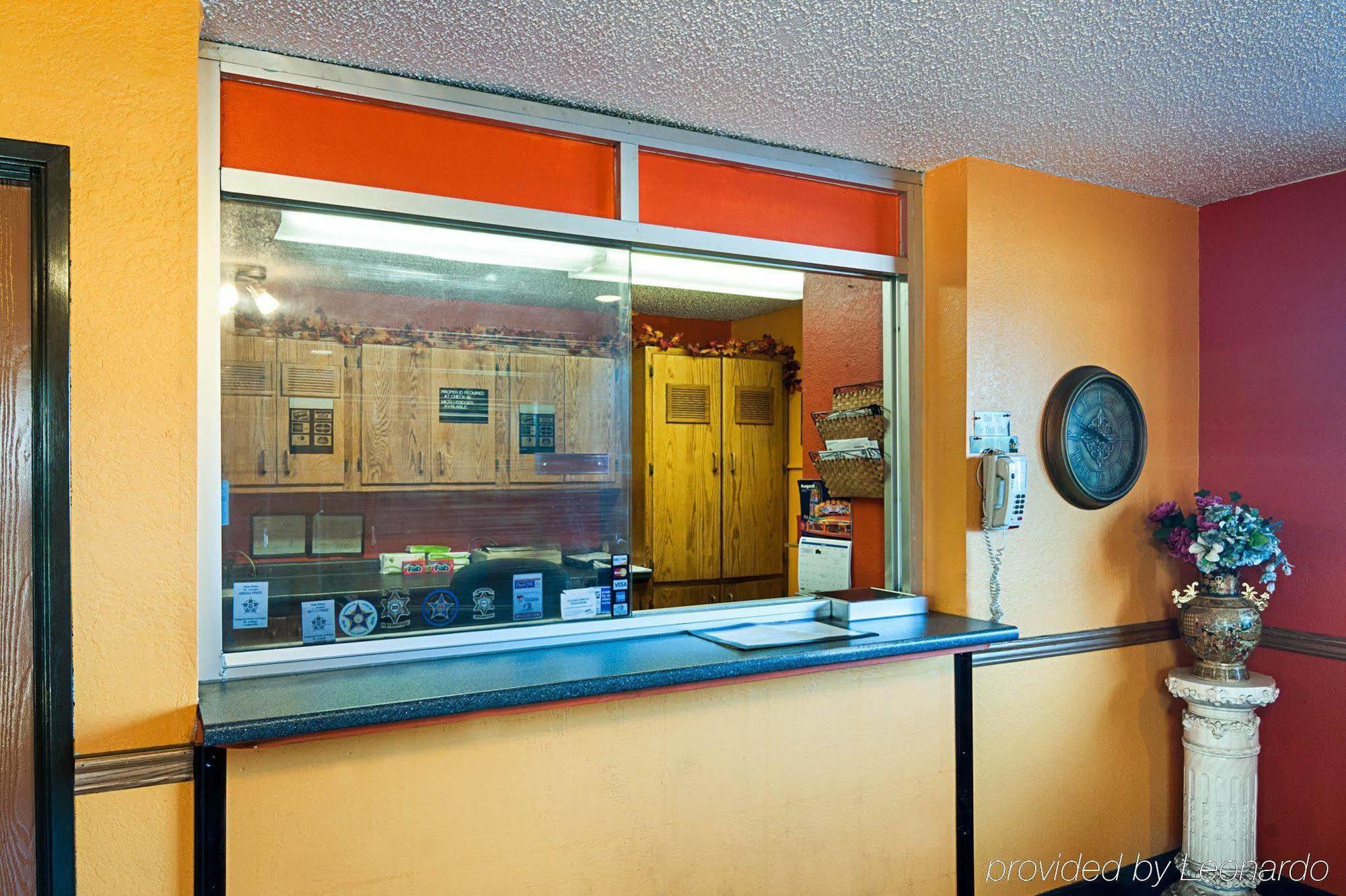 Super 8 By Wyndham Benton Harbor St Joseph Hotel ภายนอก รูปภาพ