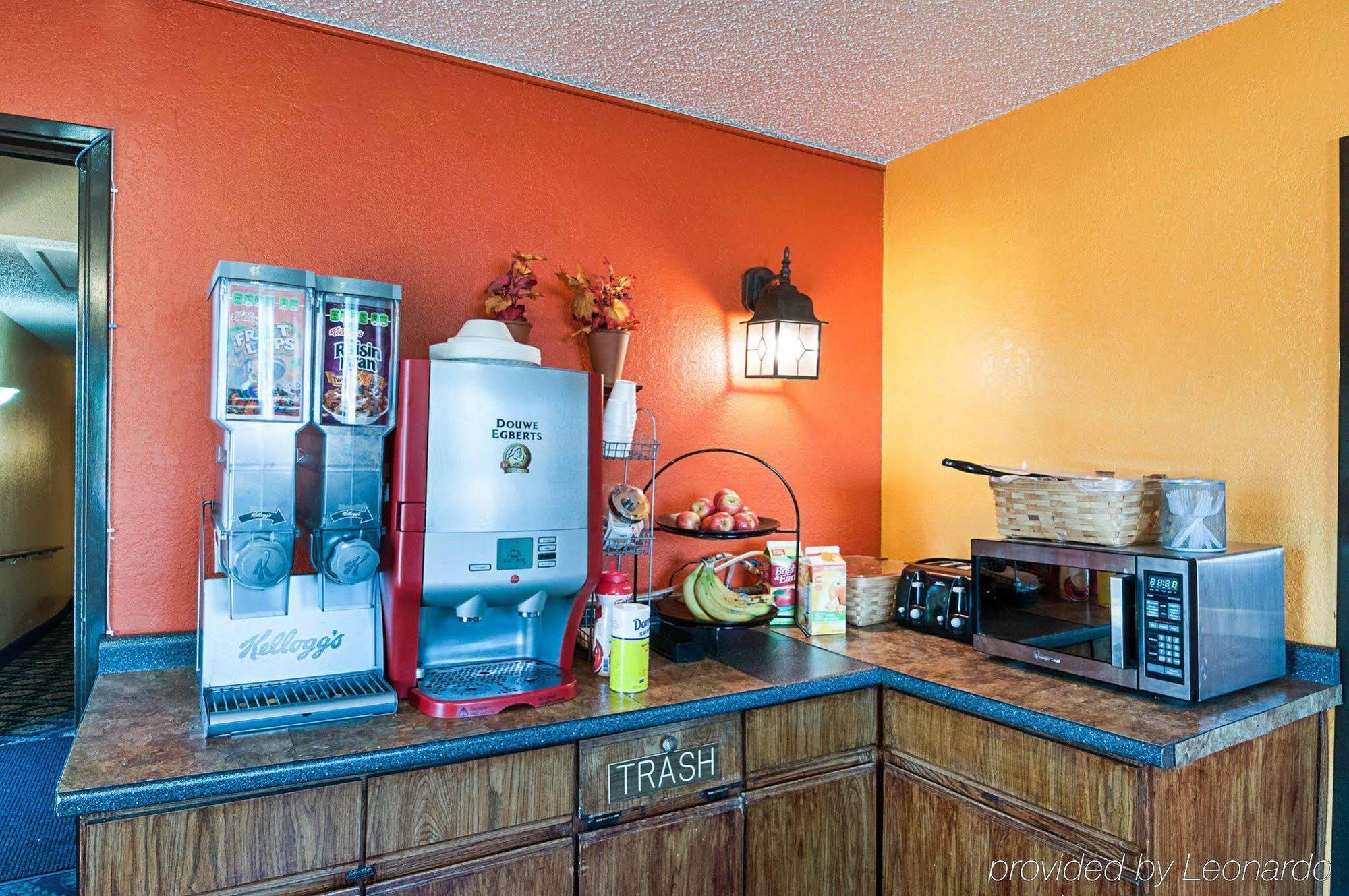 Super 8 By Wyndham Benton Harbor St Joseph Hotel ภายนอก รูปภาพ