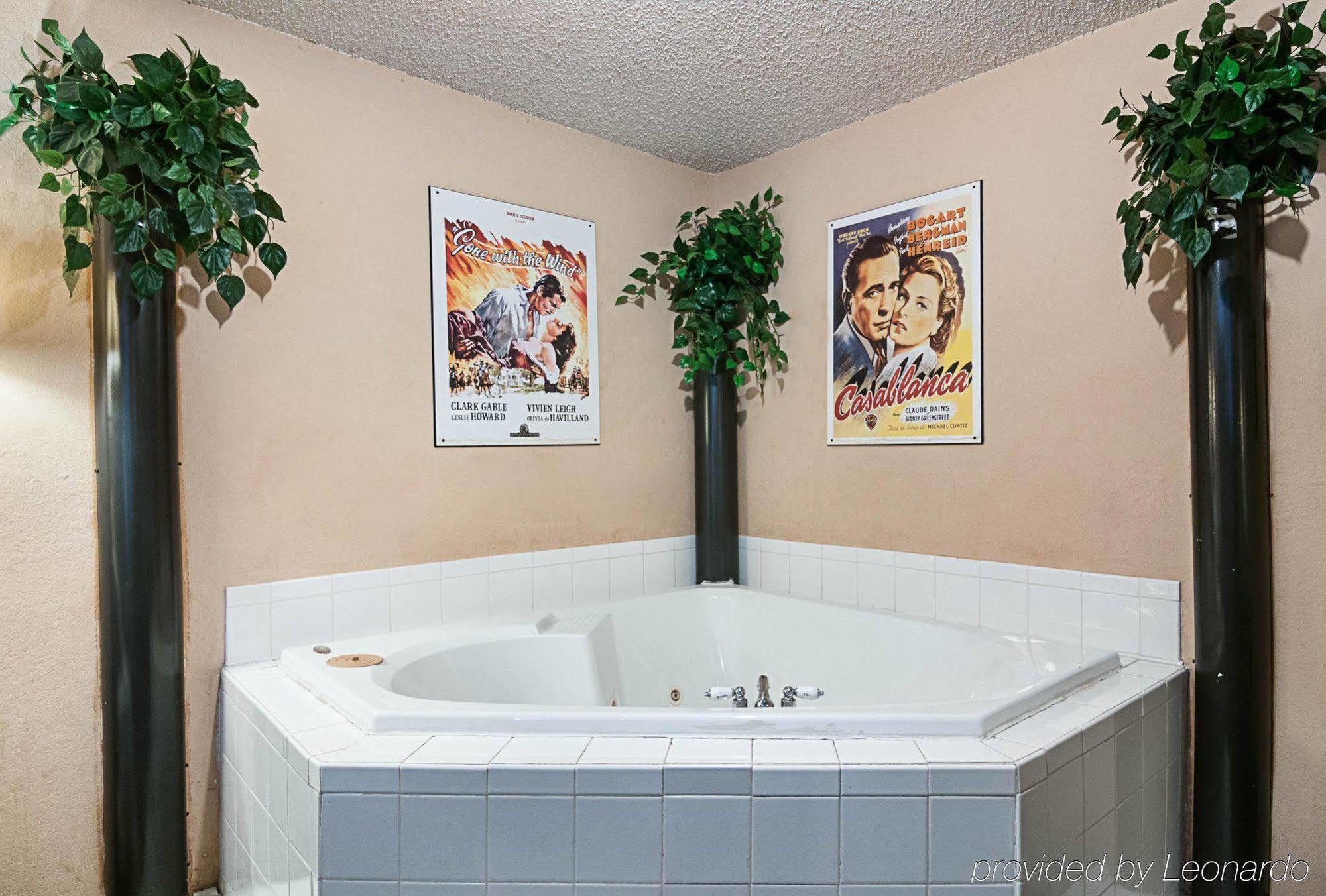 Super 8 By Wyndham Benton Harbor St Joseph Hotel ภายนอก รูปภาพ